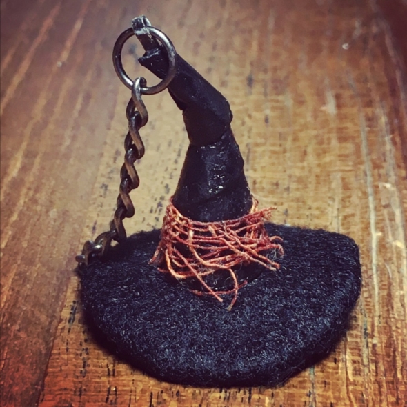 iGirlZoe: Tim Holtz, idea-ology, tag press, mummy cloth, distress spray, mixed media, halloween, witches hat, felt