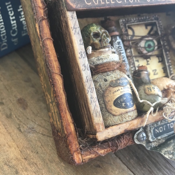 iGirlZoe: Collector of Curiosities Tim Holtz idea-ology Halloween creepy eyes