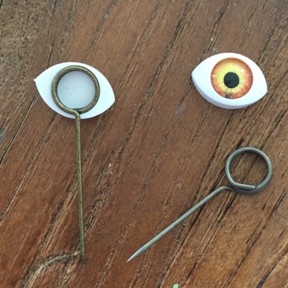 iGirlZoe: Collector of Curiosities Tim Holtz idea-ology Halloween creepy eyes