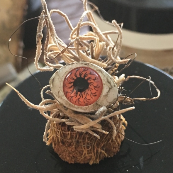 iGirlZoe: Collector of Curiosities Tim Holtz idea-ology Halloween creepy eyes