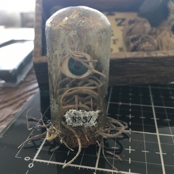 iGirlZoe: Collector of Curiosities Tim Holtz idea-ology Halloween creepy eyes