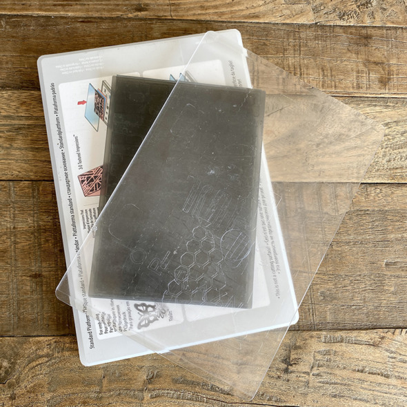 igirlzoe: tim holtz sizzix brickwork 3D embossing folder 664259