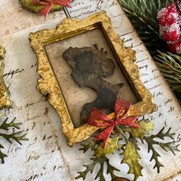 igirlzoe: tim holtz sizzix re-release christmas